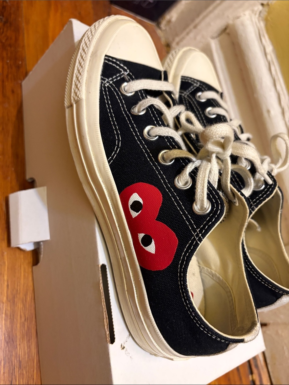 Comme des Garcons PLAY Black Canvas Low-Top women’s Sneakers with Red Heart